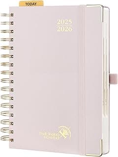 POPRUN Agenda 2025 2026 Dia Por Pagina 21,5 x 14,5 cm, Espiral Diaria 12 Meses de Ago.2025 a Jul.2026, Tapa Dura, Regla de Plásticol, 80 GSM Papel, Rosa Claro