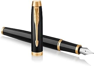 Parker IM pluma estilográfica | lacada en negro con adorno dorado | plumín fino y recambio de tinta azul | en estuche de regalo